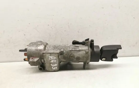 Audi A4 S4 B5 8D Ignition lock 4B0905851C