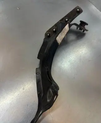 Audi A6 S6 C7 4G Fender mounting bracket 4G0821135A