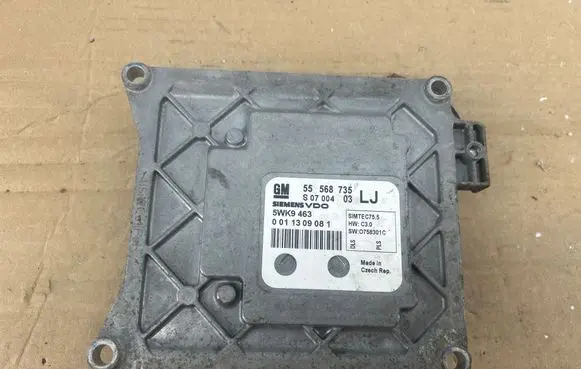 Opel Zafira B Engine control unit/module 55568735 5WK9463 0011309081