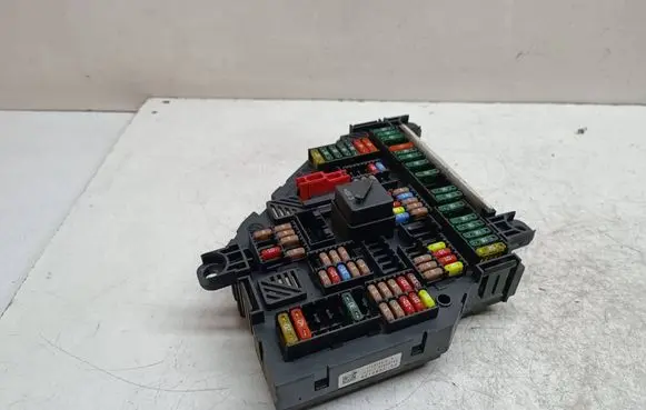 BMW 5 F10 F11 Fuse module 9210857
