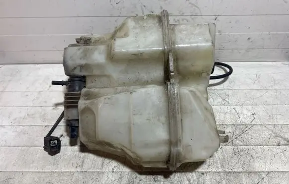 Volvo V70 Windshield washer fluid reservoir/tank 8693773 1782