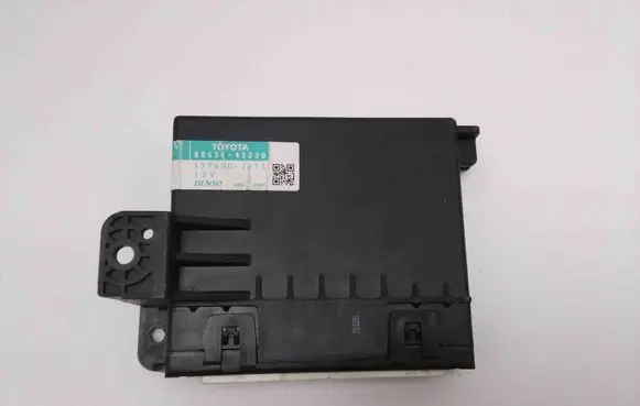 Toyota RAV 4 (XA30) Central body control module 1776002673 8865042230