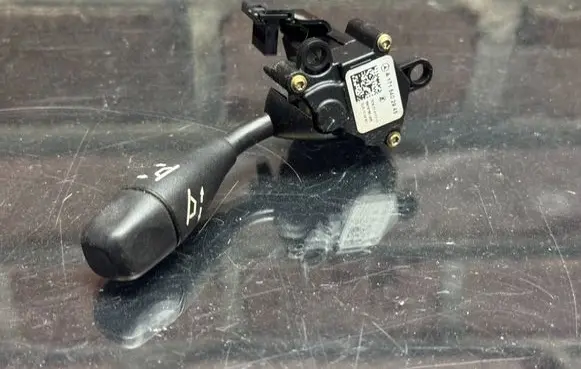 Mercedes-Benz E W211 Steering wheel adjustment handle/lever A1715402945 SN18785005