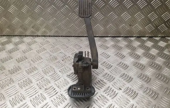 Volvo V70 Accelerator throttle pedal 30636004