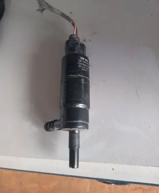 Volkswagen Golf VI Headlight washer pump 3B7955681 001016