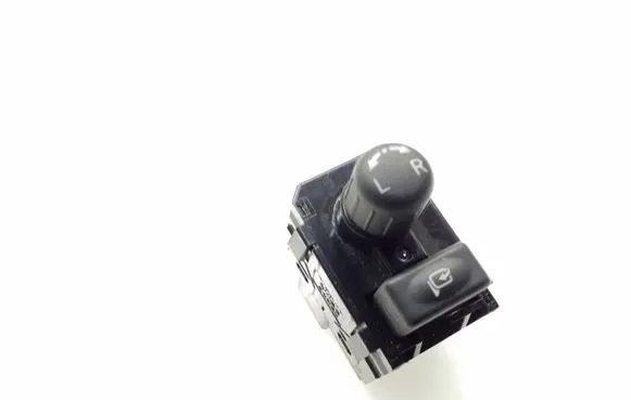 Nissan Leaf I (ZE0) Wing mirror switch