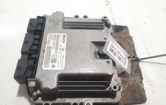 Citroen C4 I Engine control unit/module 0281011630