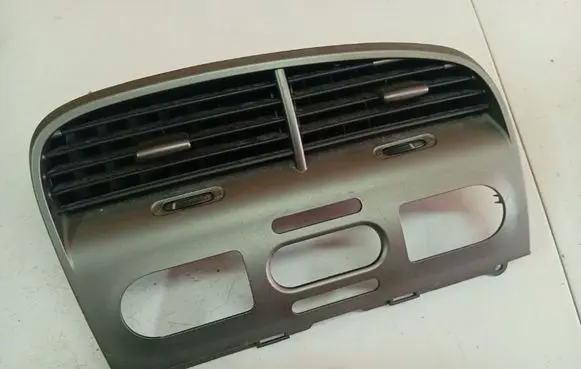 Seat Toledo III (5P) Dash center air vent grill 5P1819110J