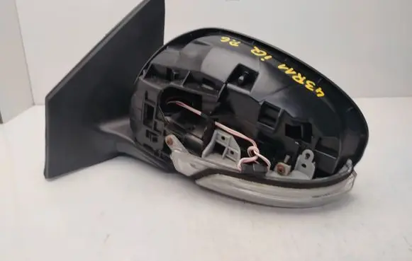 Toyota iQ Front door electric wing mirror 43R11