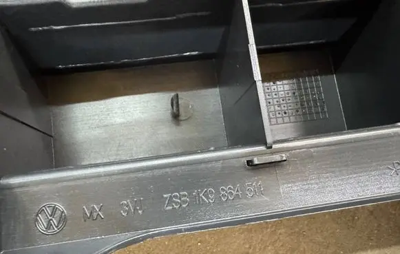 Volkswagen Golf VI Other trunk/boot trim element 1K9864511
