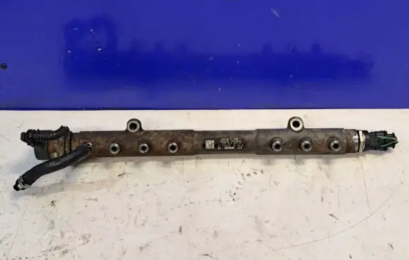 Volvo V70 Fuel main line pipe 30777554 0445215023