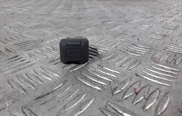 Honda CR-V AUX in-socket connector M34736
