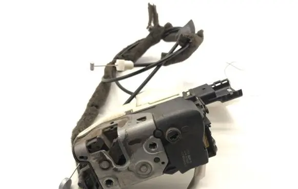 Peugeot Partner Rear door lock 828415