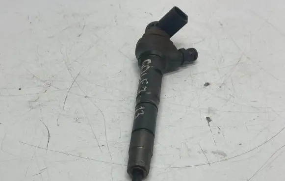 Volkswagen Golf VII Fuel injector 04l130277E