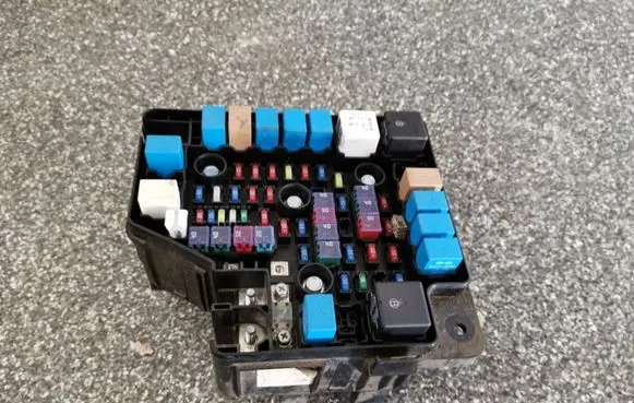 Hyundai Santa Fe Fuse module 919502B100