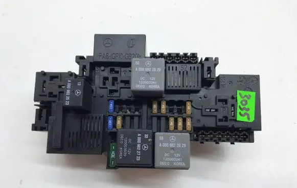 Mercedes-Benz S W222 Fuse module A2229063202 174424269 50W211F04