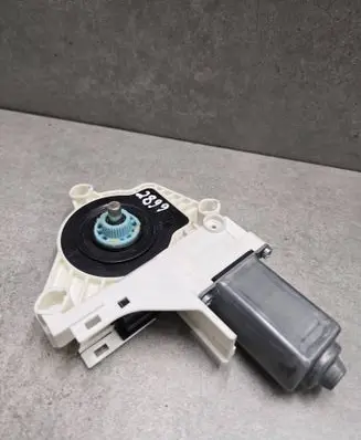 Audi A6 C7 Front door window regulator motor 8K0959801B