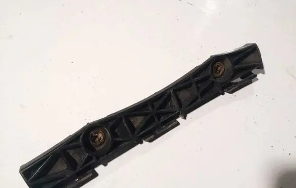 Front bumper mounting bracket