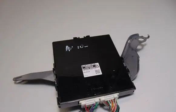 Toyota Avensis T270 Other control units/modules 8969005060