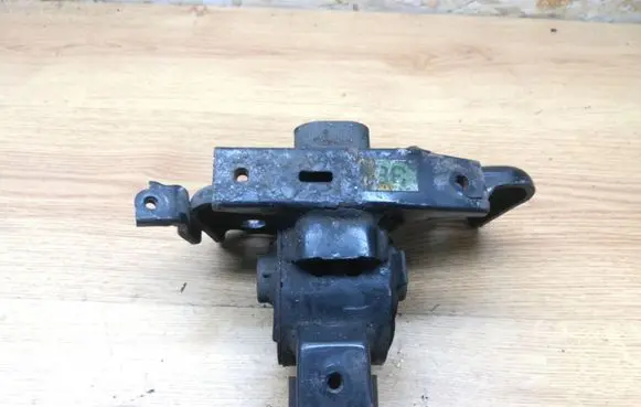Toyota RAV 4 (XA30) Gearbox mount
