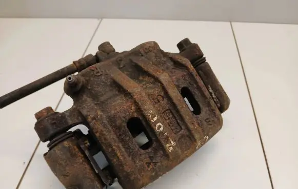 Mitsubishi Outlander Front brake caliper