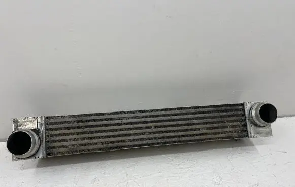 BMW 5 E60 E61 Intercooler radiator 7795823 F6438000
