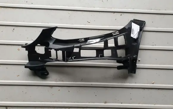 Mercedes-Benz C W205 Front bumper mounting bracket A2058853165