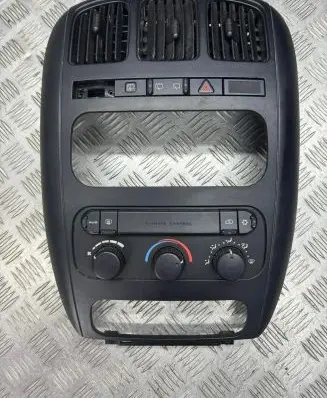Chrysler Voyager Climate control unit 05005001AI 0401158951
