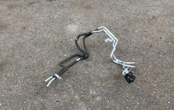 Land Rover Discovery 5 Engine coolant pipe/hose