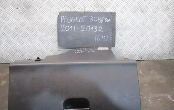 Peugeot 308 Glove box