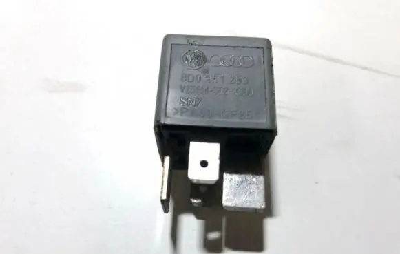 Volkswagen PASSAT B5.5 Other relay 8d0951253 v23134-j52-x300