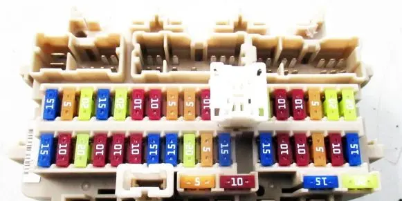 Nissan X-Trail T32 Fuse module 40L0B C50786E09 252307990A