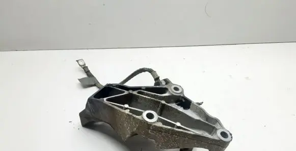 BMW 1 E81 E87 Engine mounting bracket 6775041 22116775041