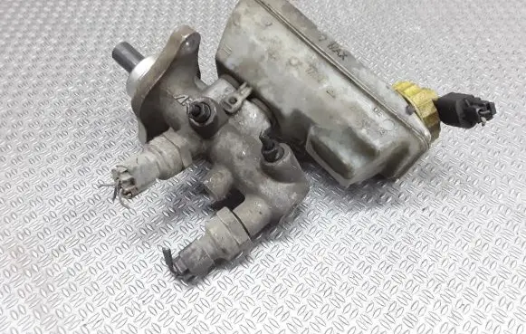 Master brake cylinder