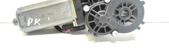 Volkswagen PASSAT B6 Seat adjustment motor 82141806