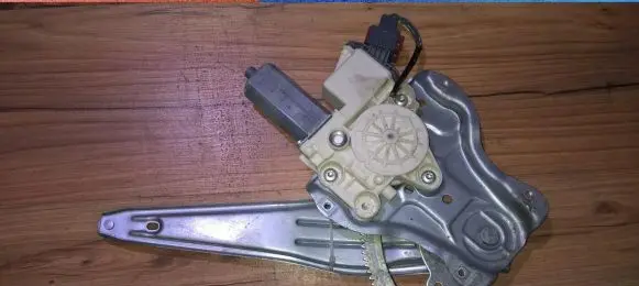 Toyota Avensis T250 Sliding door window regulator with motor