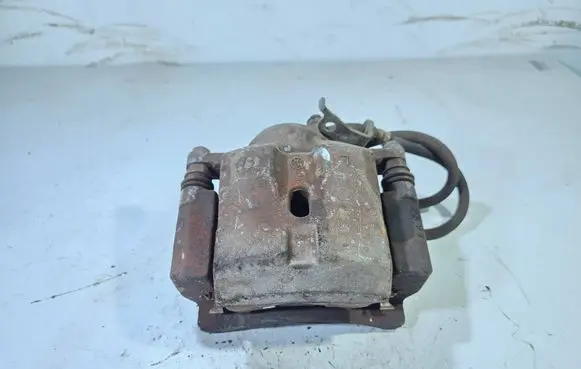 Toyota Prius (XW30) Front brake caliper ADVICS 4773047060