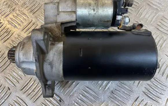 Volkswagen Transporter - Caravelle T4 Starter motor 8EA011611 26006944