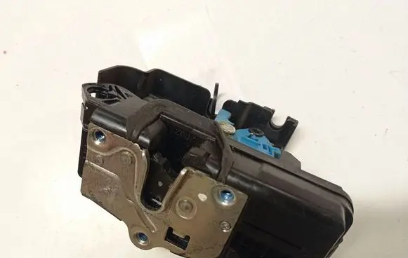 Opel Antara Front door lock