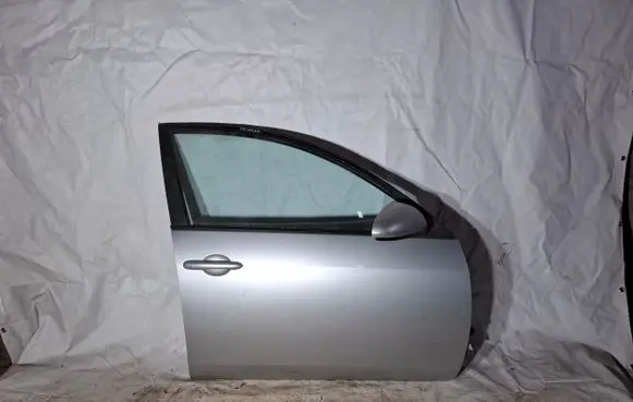 Nissan Primera Front door
