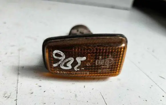 Peugeot 306 Front fender indicator light 0191081