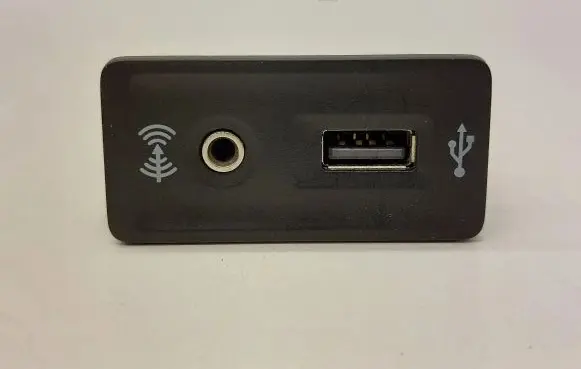 Volkswagen Golf VII USB socket connector 5G0035222C 5Q0035724