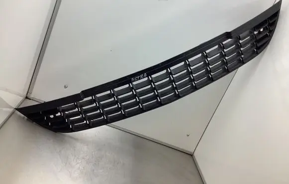 Opel Astra J Front bumper lower grill 