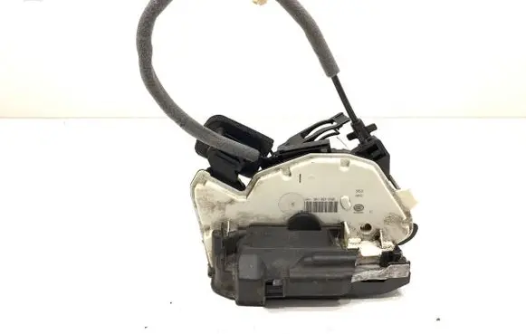 Volkswagen Golf VII Front door lock 5K1837016E