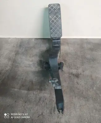 Volkswagen PASSAT B5 Accelerator throttle pedal 8D1721506