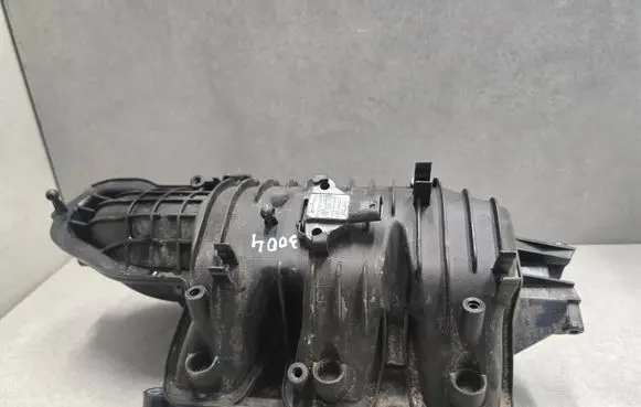 Volkswagen Polo VI Intake manifold 05C129709