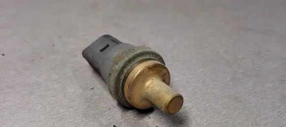 Volkswagen PASSAT B6 Coolant temperature sensor 06A919501