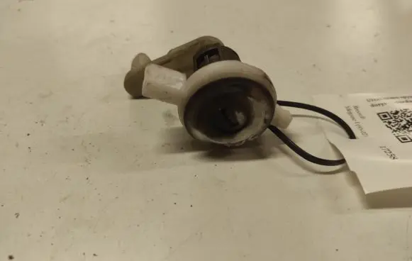 Renault Megane I Front door lock (next to the handle) 