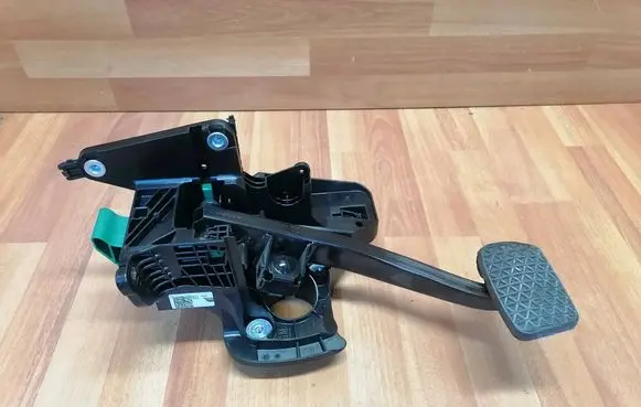 Opel Insignia B Brake pedal 84492394 84202798 662575039