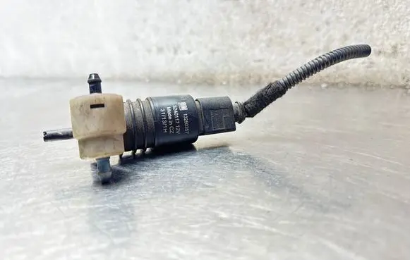 Opel Zafira B Windscreen/windshield washer pump 13250357 3240117